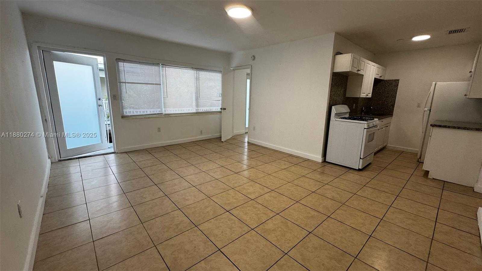 Small Image of 1225 MARSEILLE DR #26, Miami Beach Number 11