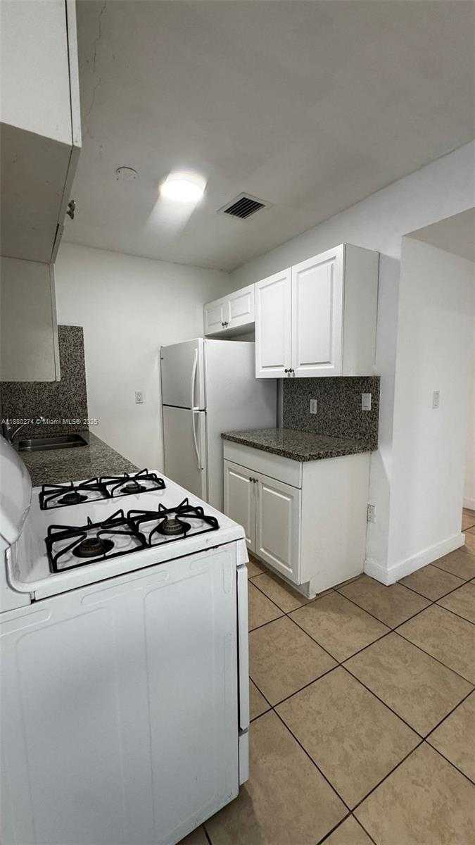 Small Image of 1225 MARSEILLE DR #26, Miami Beach Number 12
