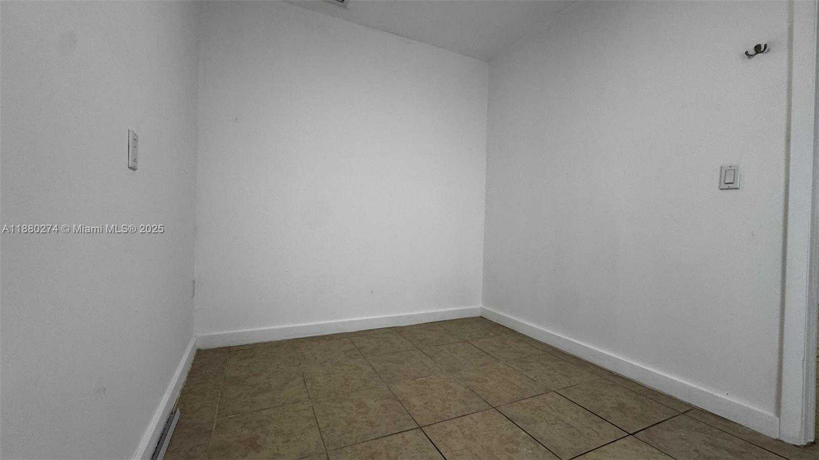 Small Image of 1225 MARSEILLE DR #26, Miami Beach Number 13