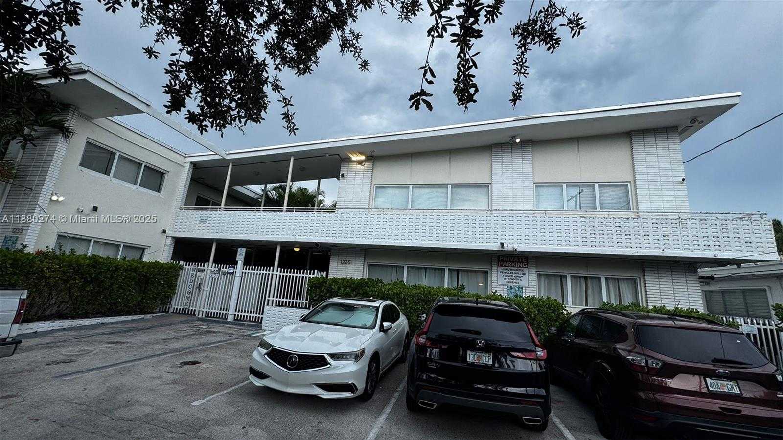 Small Image of 1225 MARSEILLE DR #26, Miami Beach Number 2