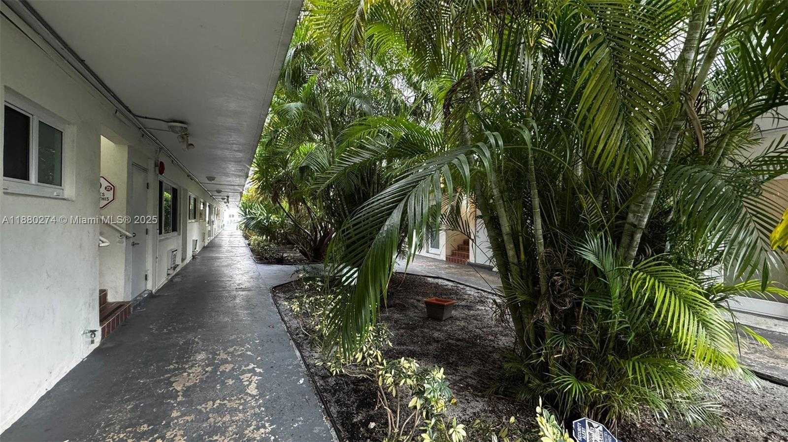 Small Image of 1225 MARSEILLE DR #26, Miami Beach Number 3