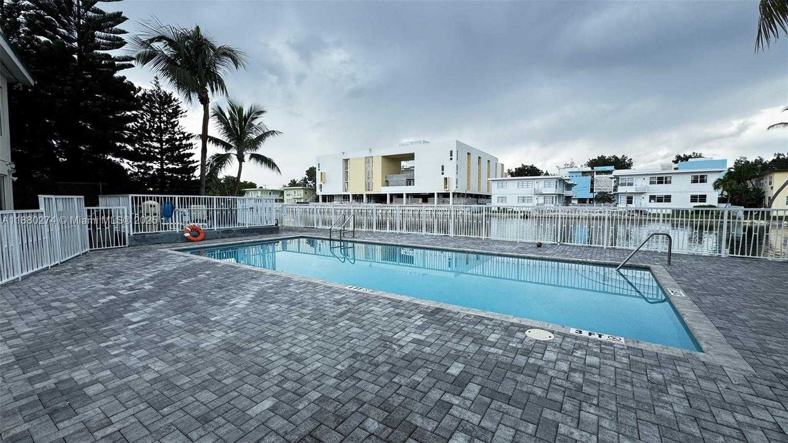 Small Image of 1225 MARSEILLE DR #26, Miami Beach Number 4