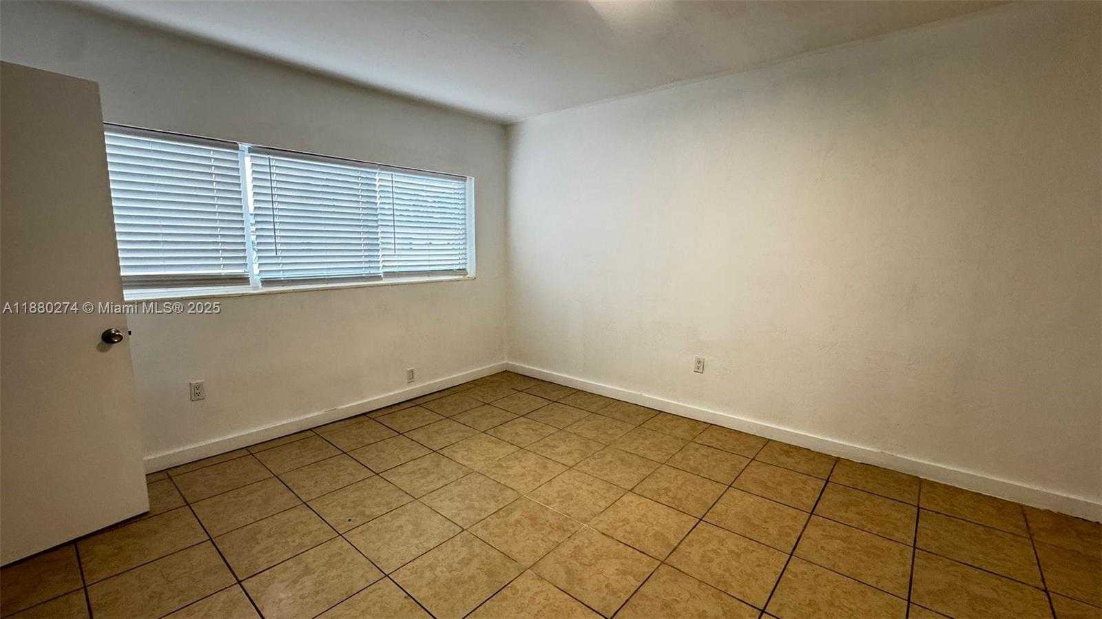 Small Image of 1225 MARSEILLE DR #26, Miami Beach Number 7