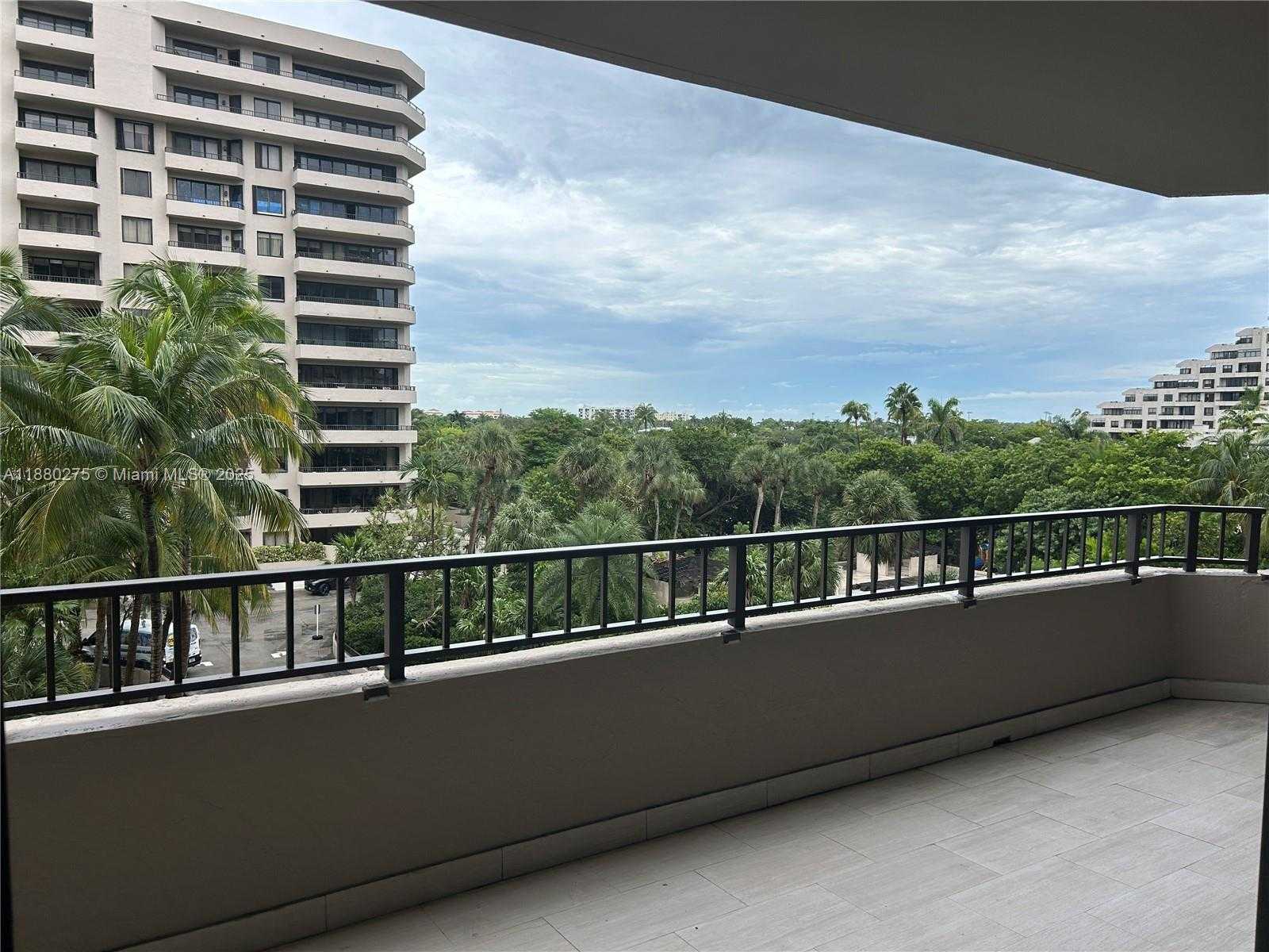 Small Image of 251 CRANDON BLVD #424, Key Biscayne Number 3