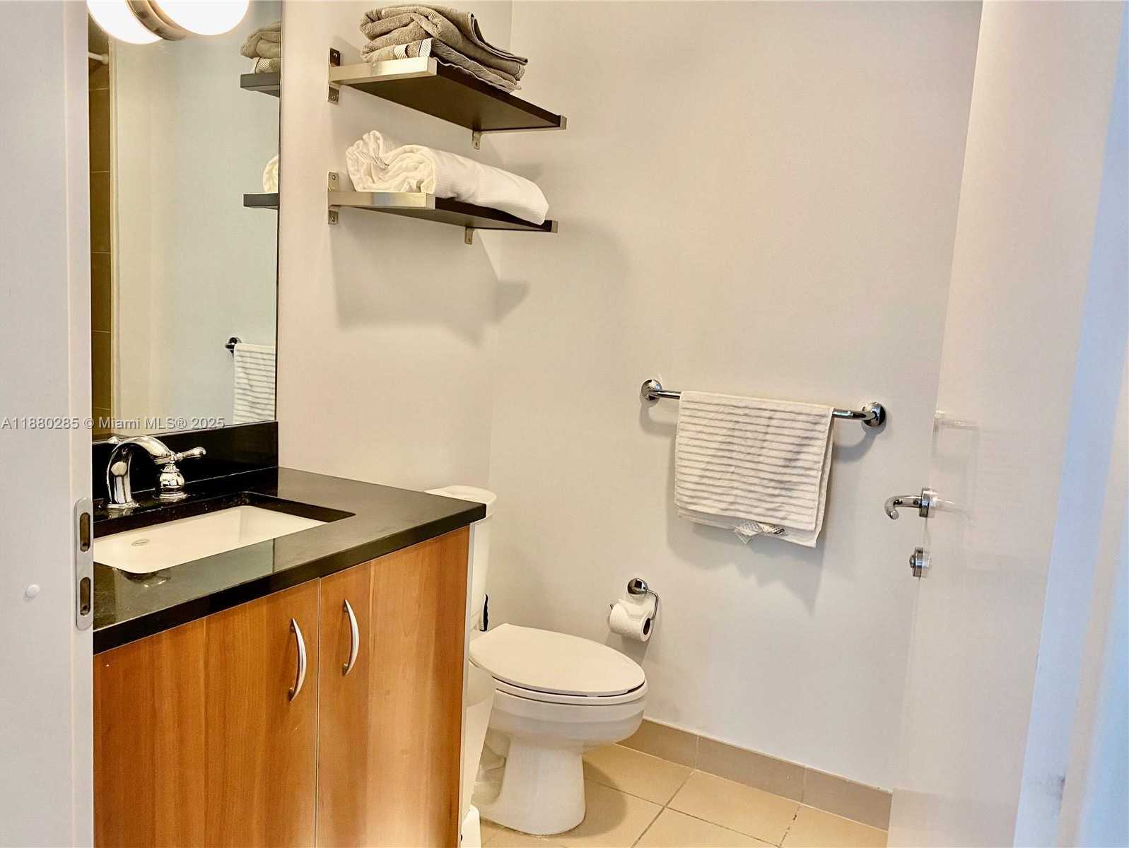 Small Image of 300 SOUTH BISCAYNE BLVD #Loft 604, Miami Number 11