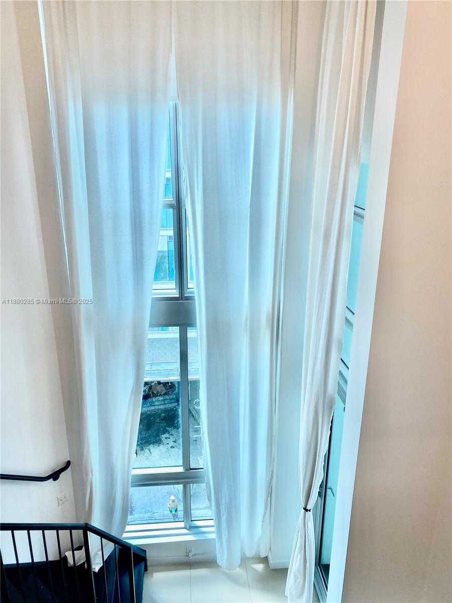 Small Image of 300 SOUTH BISCAYNE BLVD #Loft 604, Miami Number 13