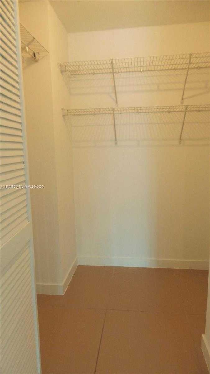 Small Image of 300 SOUTH BISCAYNE BLVD #Loft 604, Miami Number 16