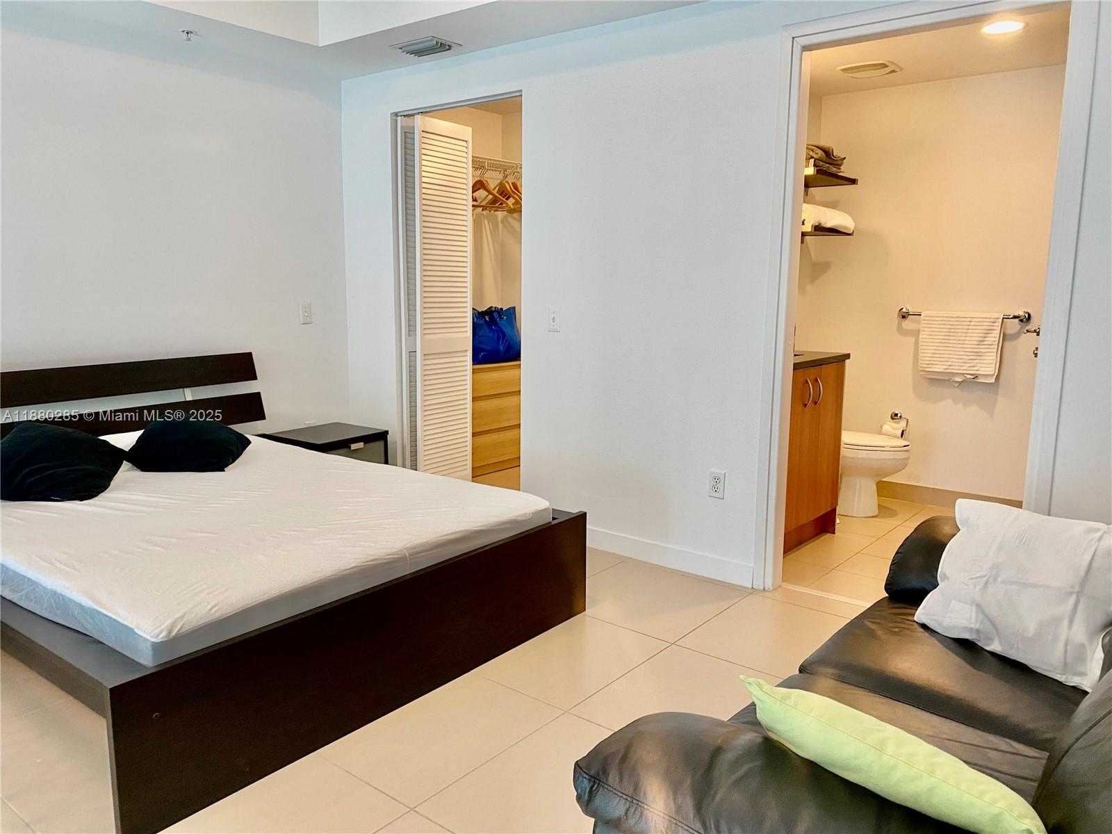 Small Image of 300 SOUTH BISCAYNE BLVD #Loft 604, Miami Number 8