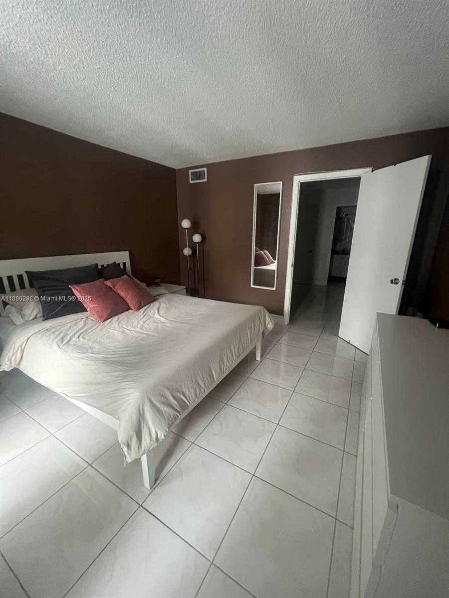 Small Image of 2750 NORTH EAST 183RD ST #1612, Aventura Number 2