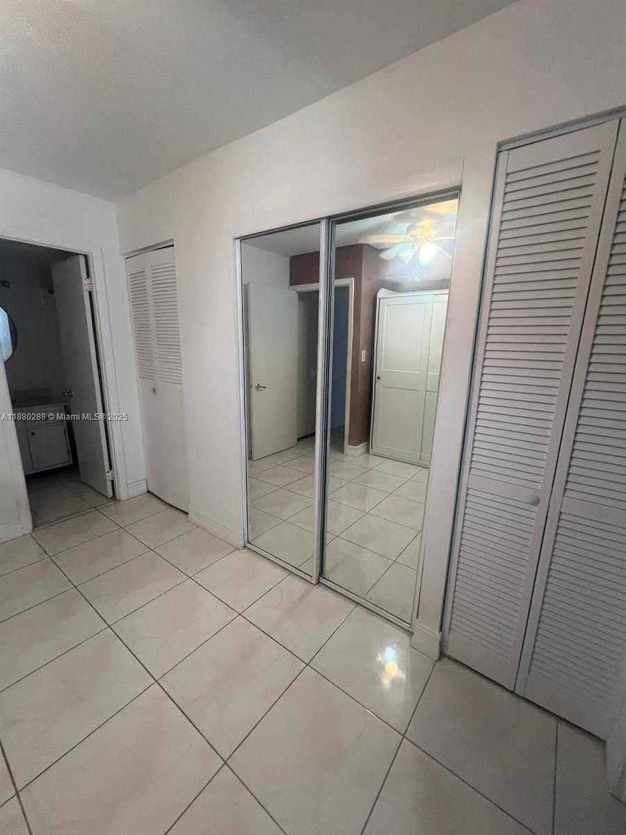 Small Image of 2750 NORTH EAST 183RD ST #1612, Aventura Number 4