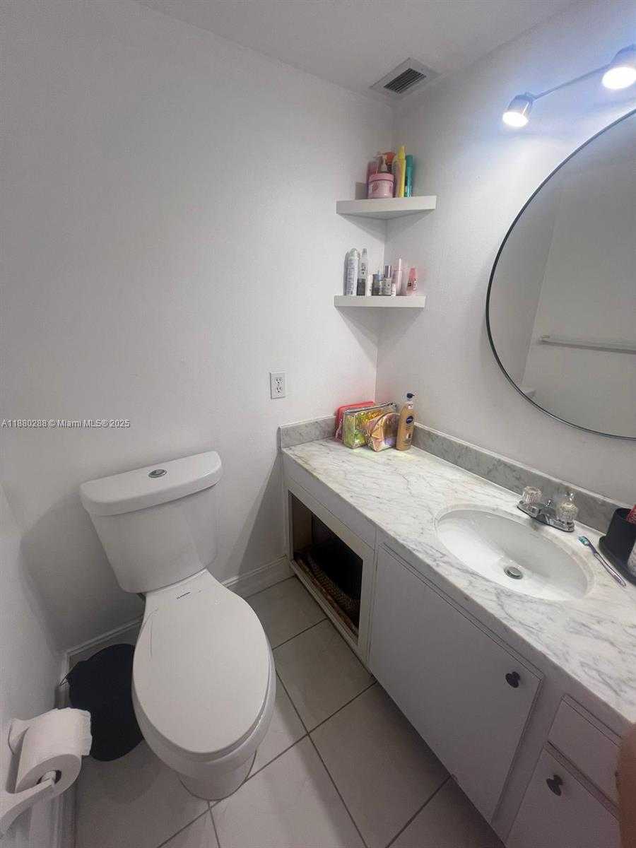 Small Image of 2750 NORTH EAST 183RD ST #1612, Aventura Number 5