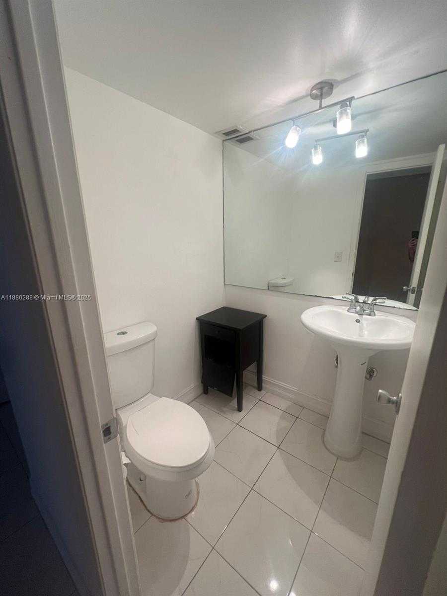 Small Image of 2750 NORTH EAST 183RD ST #1612, Aventura Number 7