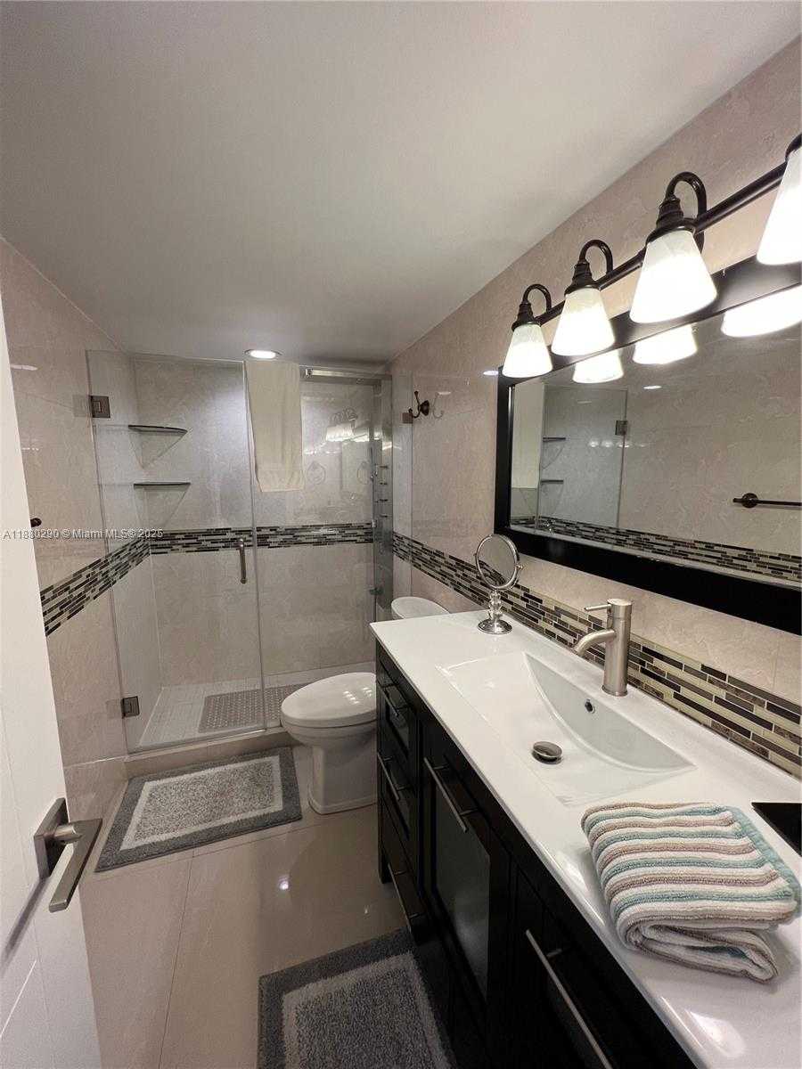 Small Image of 5161 COLLINS AVE #514, Miami Beach Number 12
