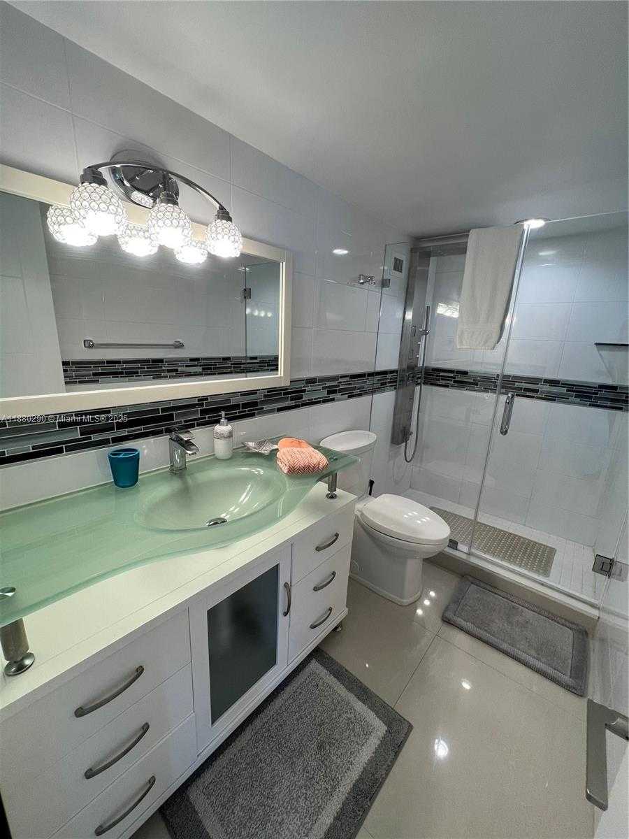 Small Image of 5161 COLLINS AVE #514, Miami Beach Number 14