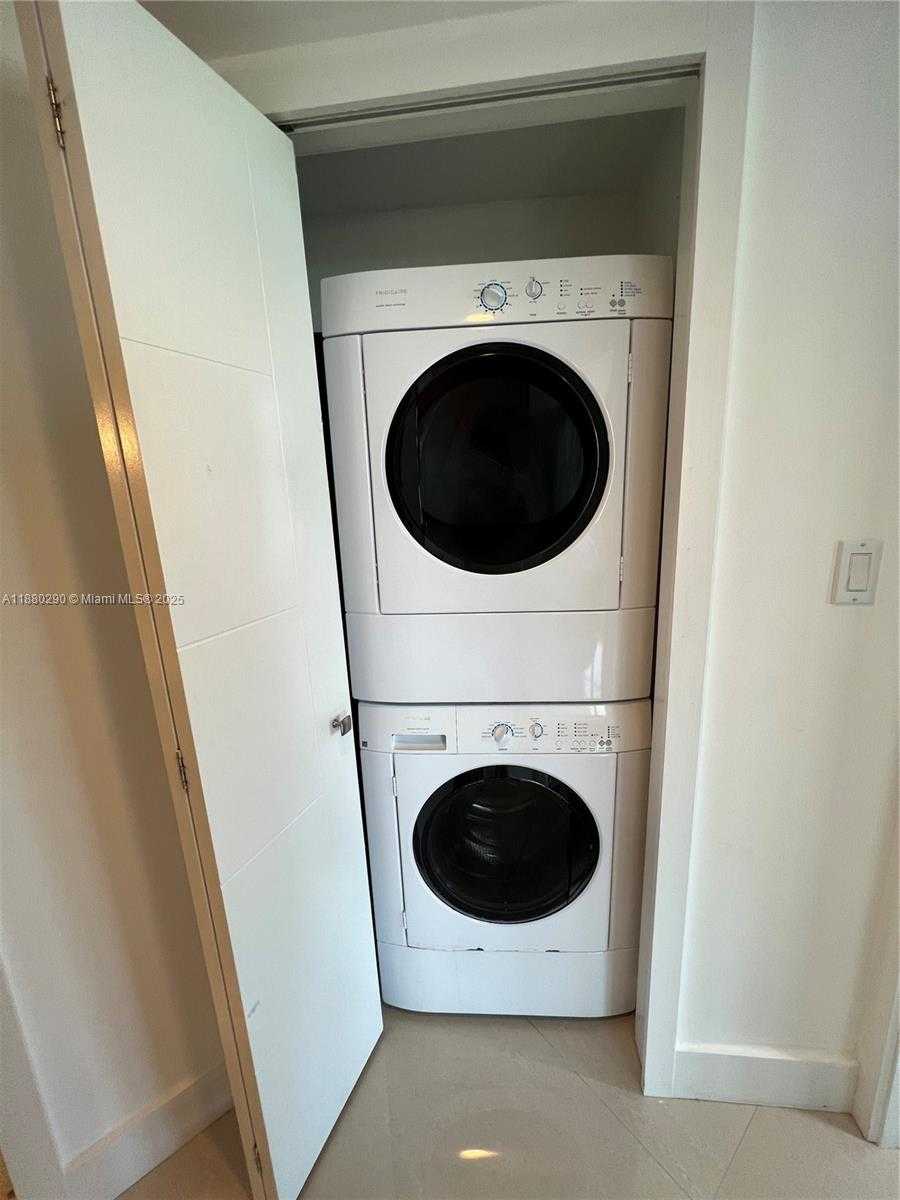 Small Image of 5161 COLLINS AVE #514, Miami Beach Number 16