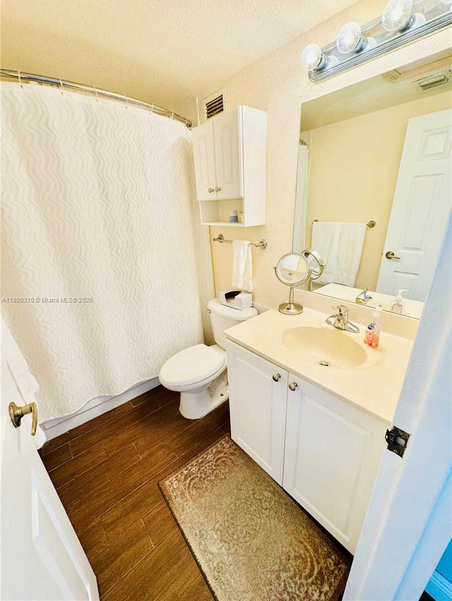 Small Image of 2501 SOUTH OCEAN DR #PH21, Hollywood Number 13