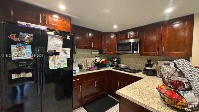 Small Image of 8290 LAKE DR #119, Doral Number 3