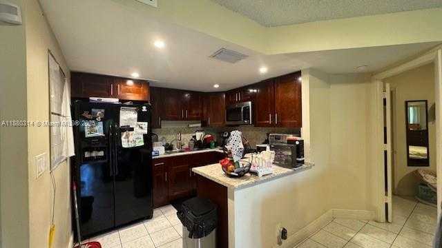 Small Image of 8290 LAKE DR #119, Doral Number 4