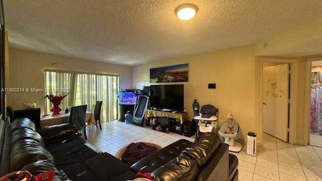 Small Image of 8290 LAKE DR #119, Doral Number 5