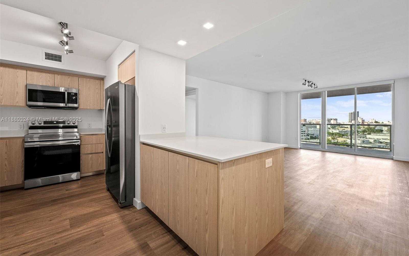 Small Image of 1500 BAY RD #C-0809, Miami Beach Number 3