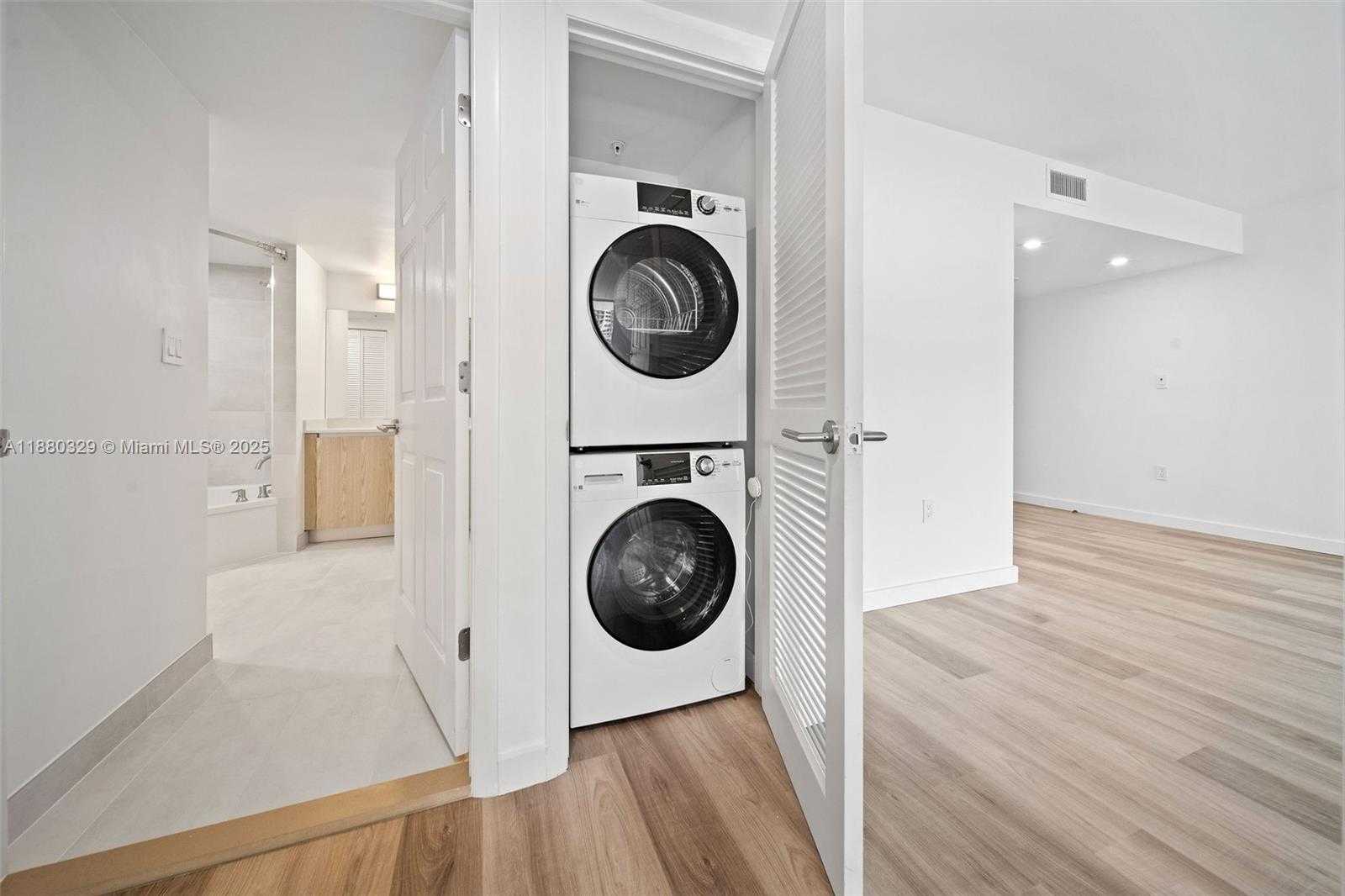 Small Image of 1500 BAY RD #C-1103, Miami Beach Number 10