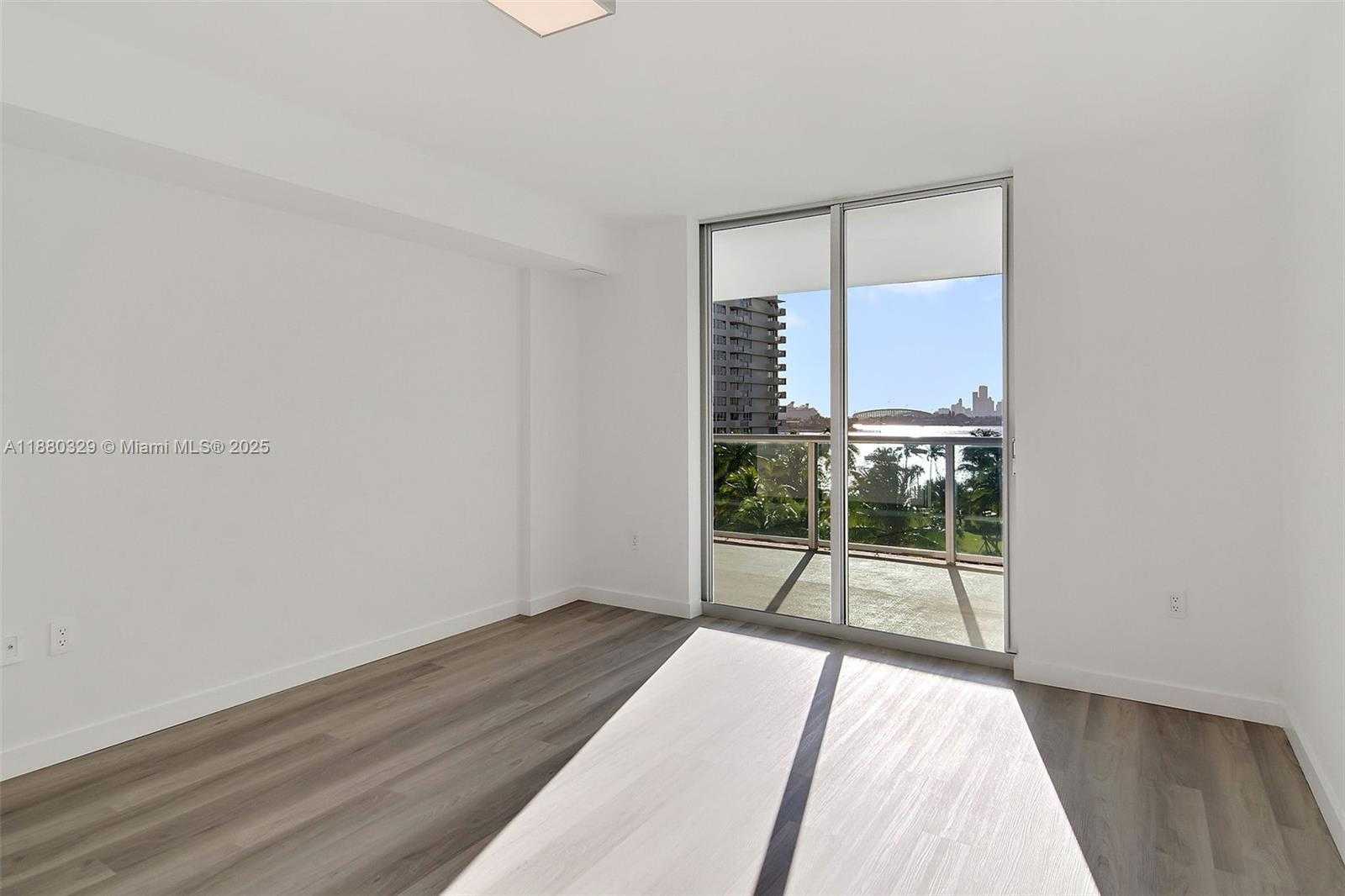 Small Image of 1500 BAY RD #C-1103, Miami Beach Number 13