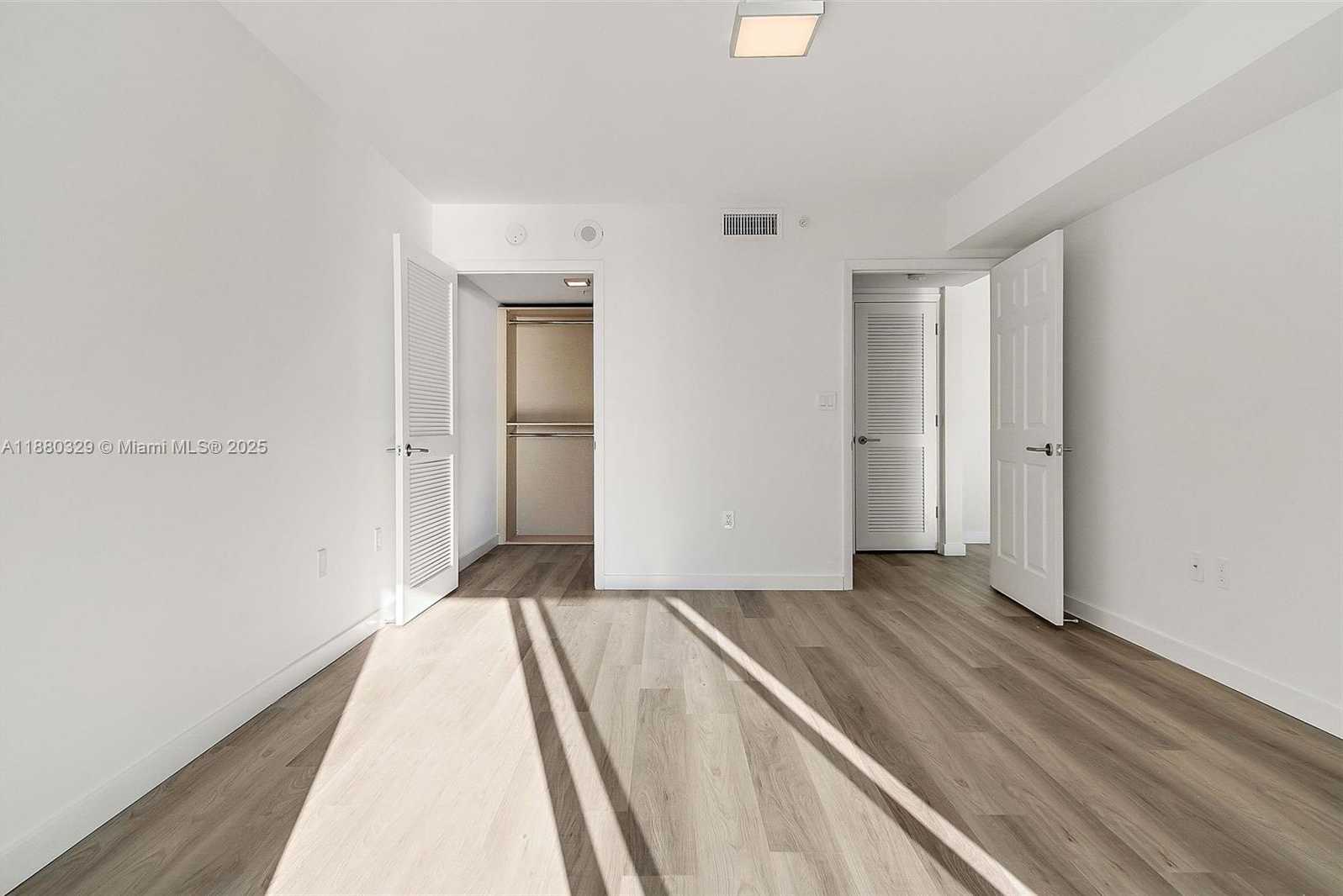 Small Image of 1500 BAY RD #C-1103, Miami Beach Number 14