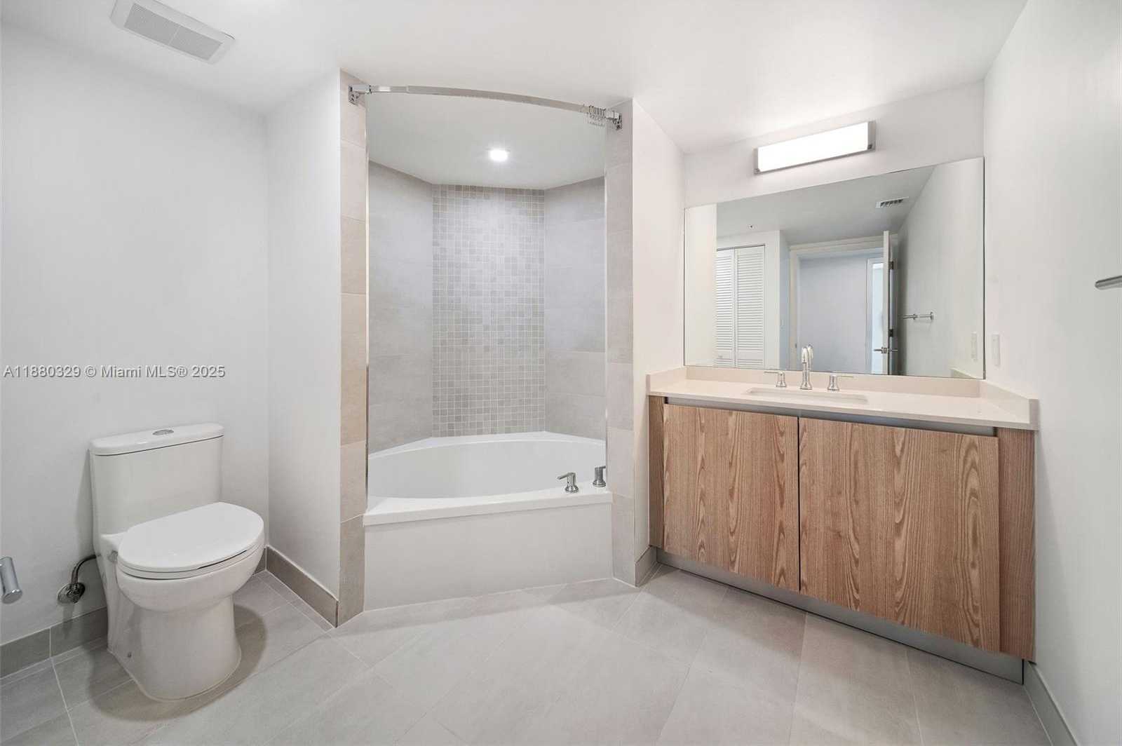 Small Image of 1500 BAY RD #C-1103, Miami Beach Number 16