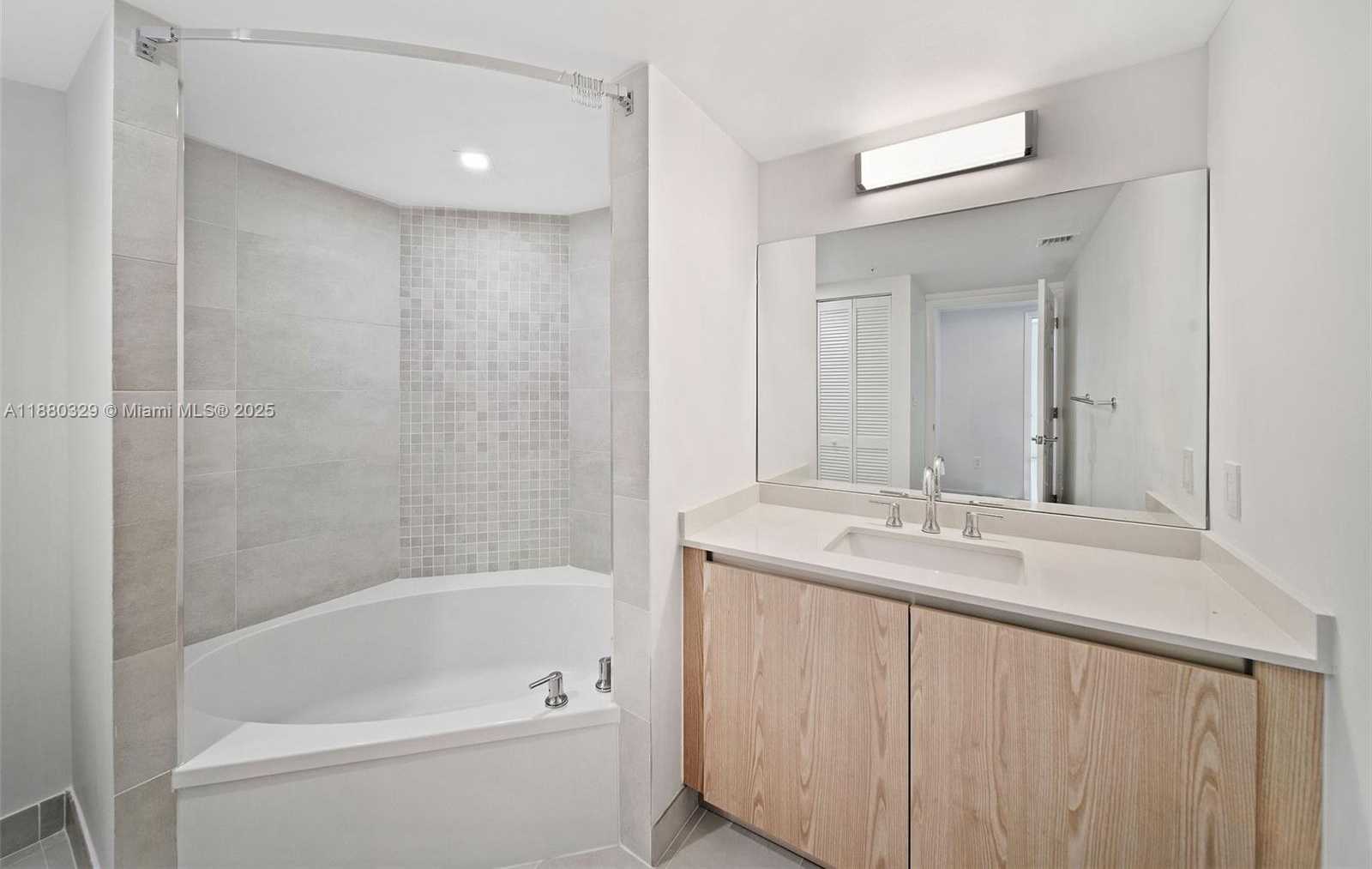 Small Image of 1500 BAY RD #C-1103, Miami Beach Number 17