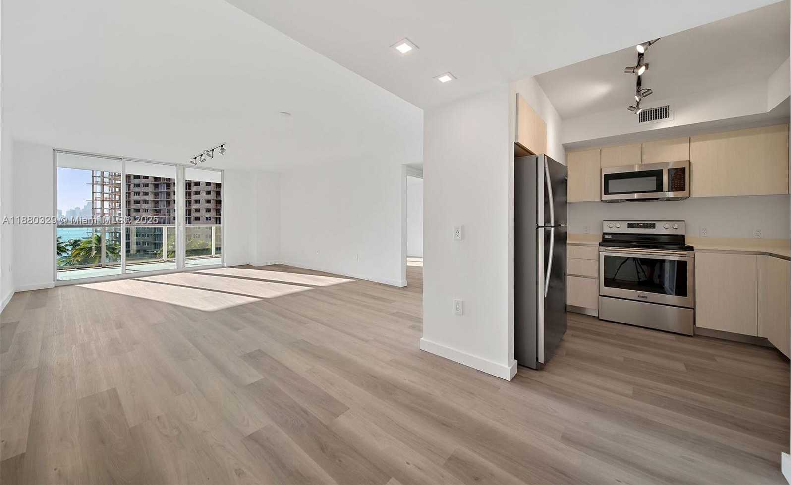 Small Image of 1500 BAY RD #C-1103, Miami Beach Number 2