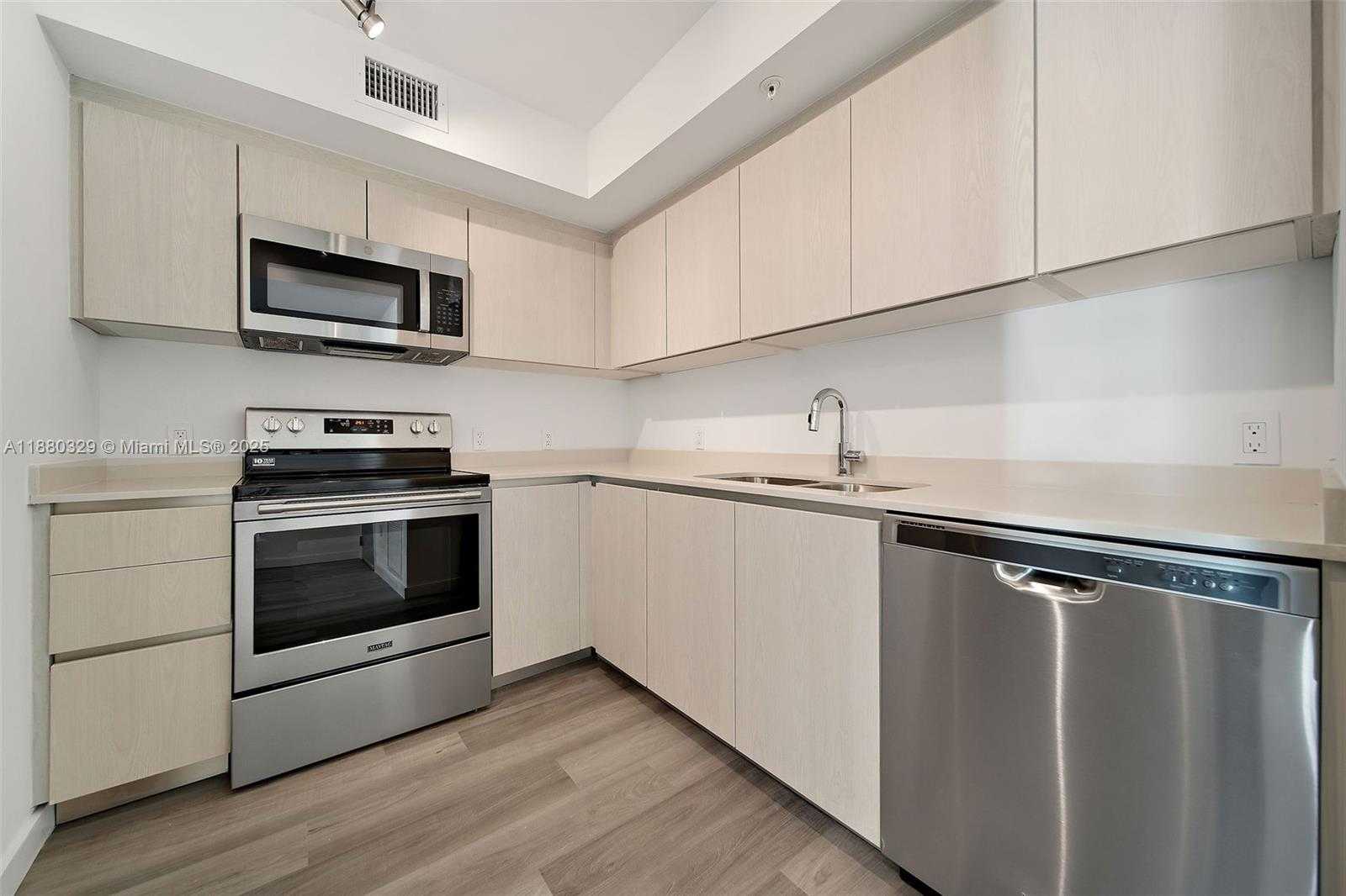 Small Image of 1500 BAY RD #C-1103, Miami Beach Number 3