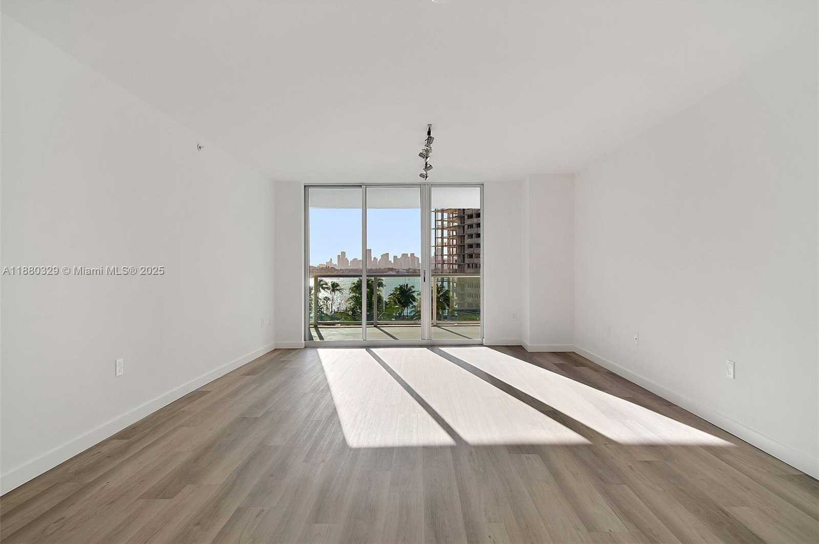 Small Image of 1500 BAY RD #C-1103, Miami Beach Number 4