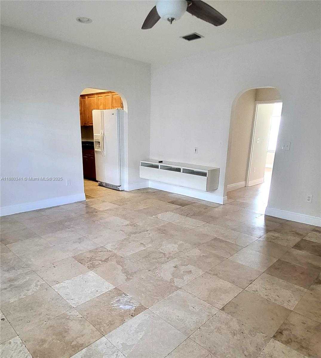 Small Image of 1016 71ST ST #203, Miami Beach Number 3