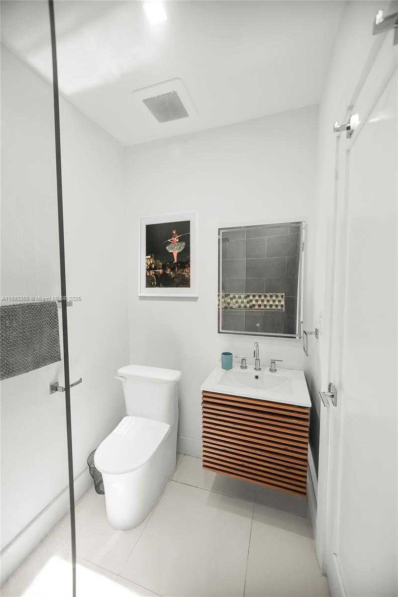 Small Image of 733 MICHIGAN AVE #2, Miami Beach Number 9