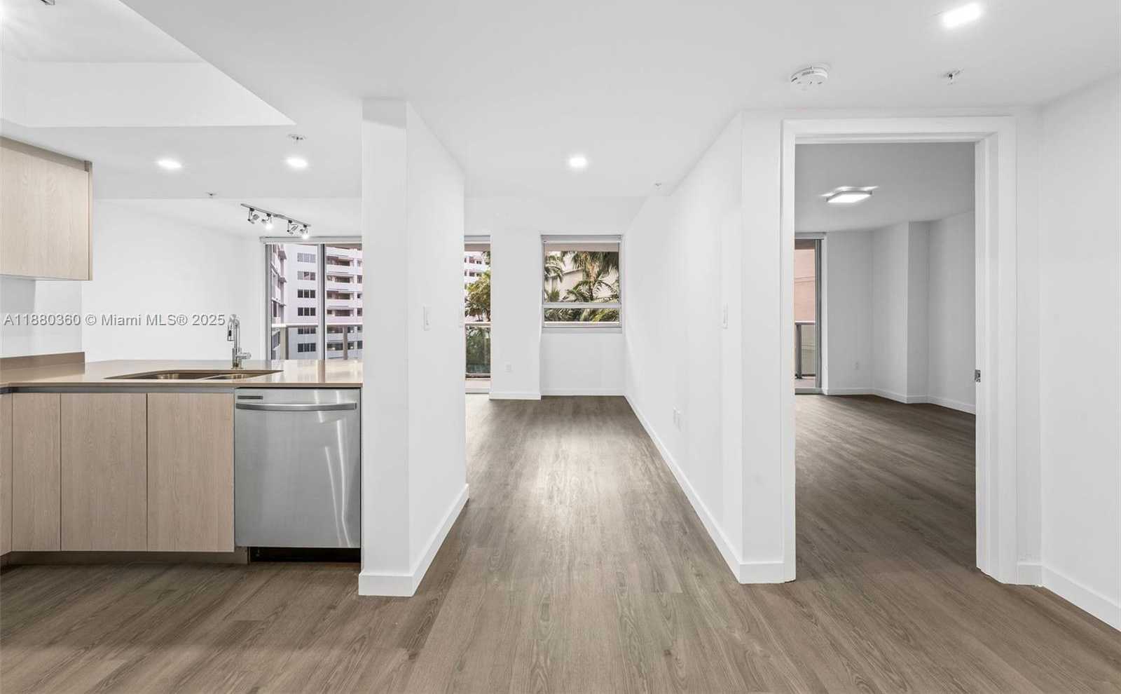 Small Image of 1500 BAY RD #M-0727, Miami Beach Number 13