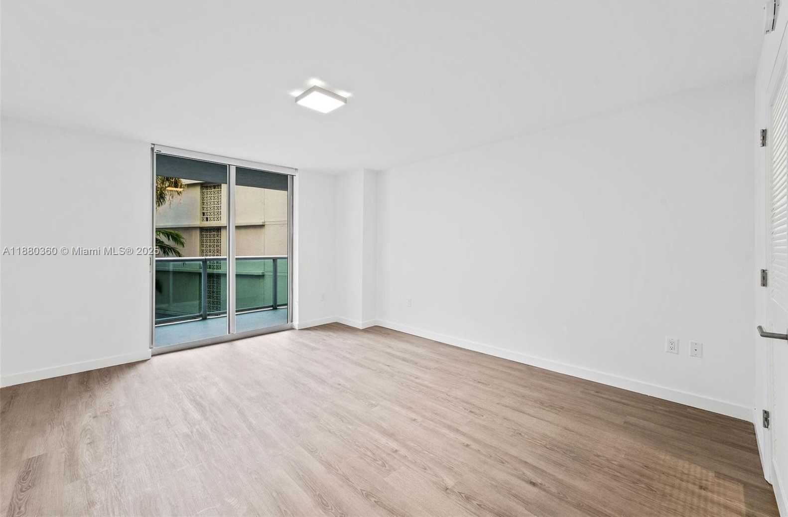 Small Image of 1500 BAY RD #M-0727, Miami Beach Number 17