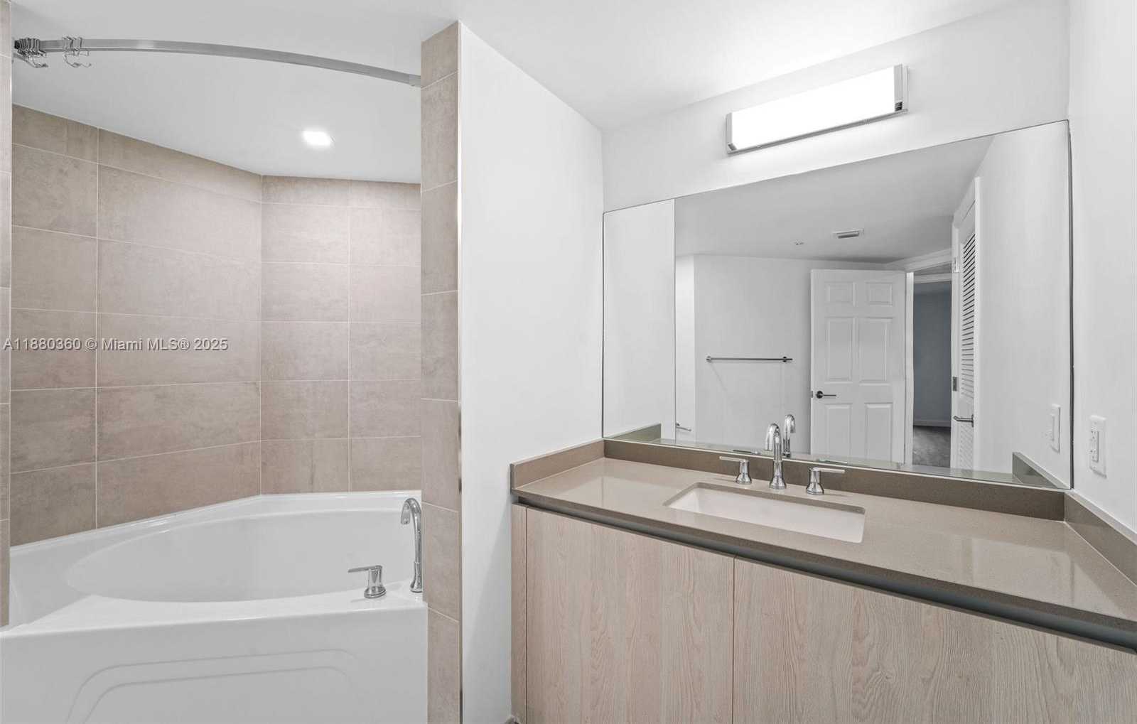 Small Image of 1500 BAY RD #M-0727, Miami Beach Number 25