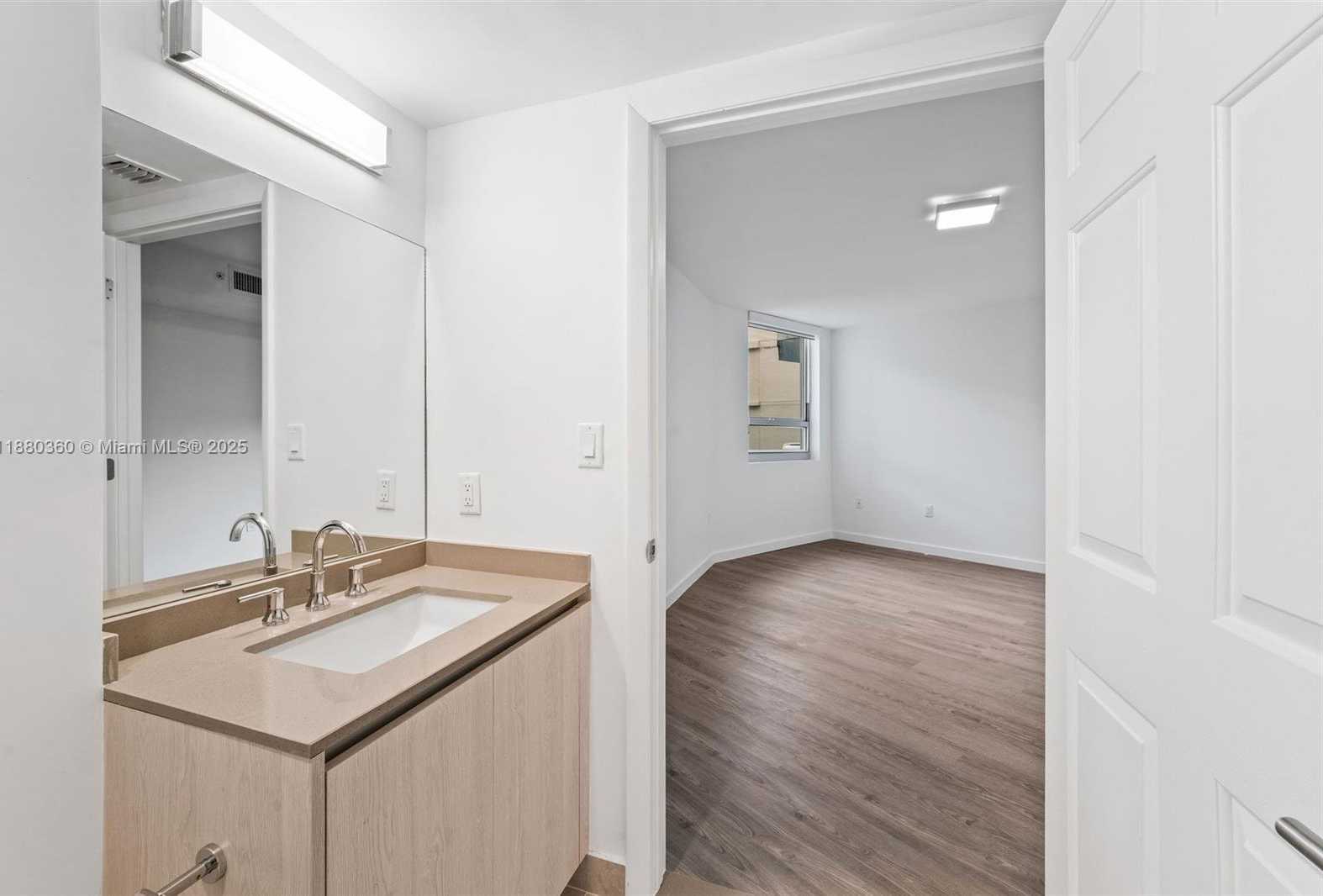 Small Image of 1500 BAY RD #M-0727, Miami Beach Number 31