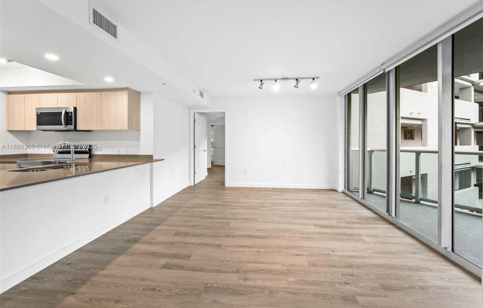 Small Image of 1500 BAY RD #M-0727, Miami Beach Number 8