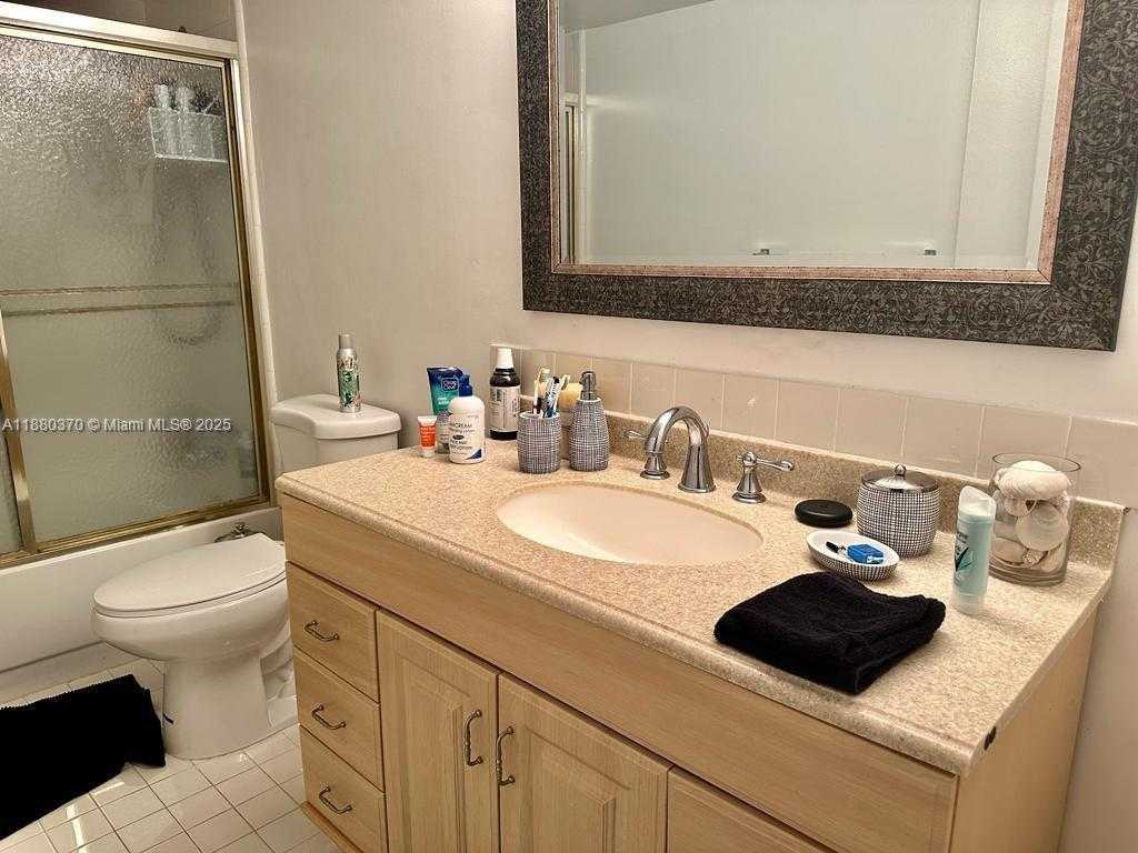 Small Image of 900 BAY DR #211, Miami Beach Number 10