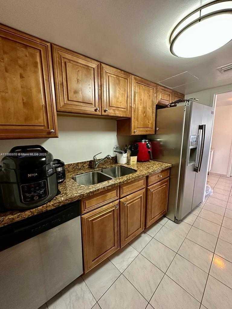 Small Image of 900 BAY DR #211, Miami Beach Number 13