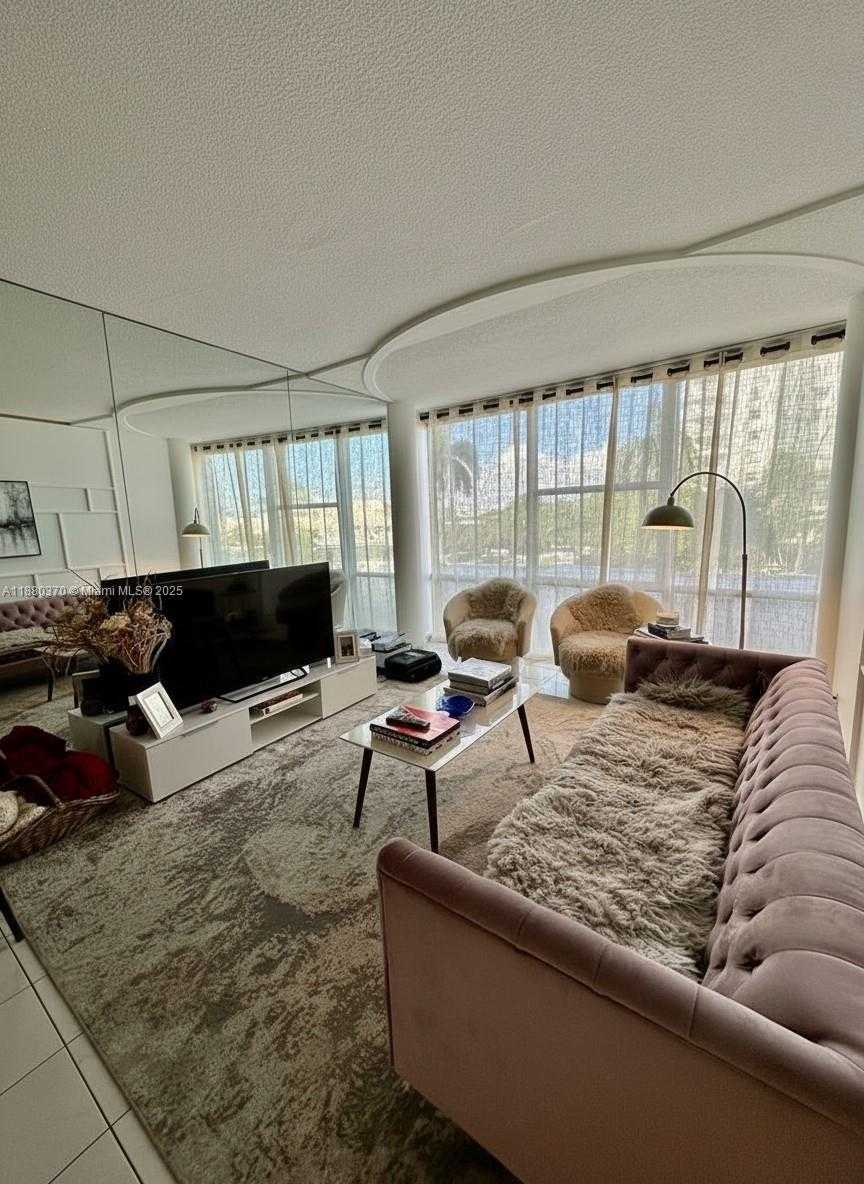 Small Image of 900 BAY DR #211, Miami Beach Number 4