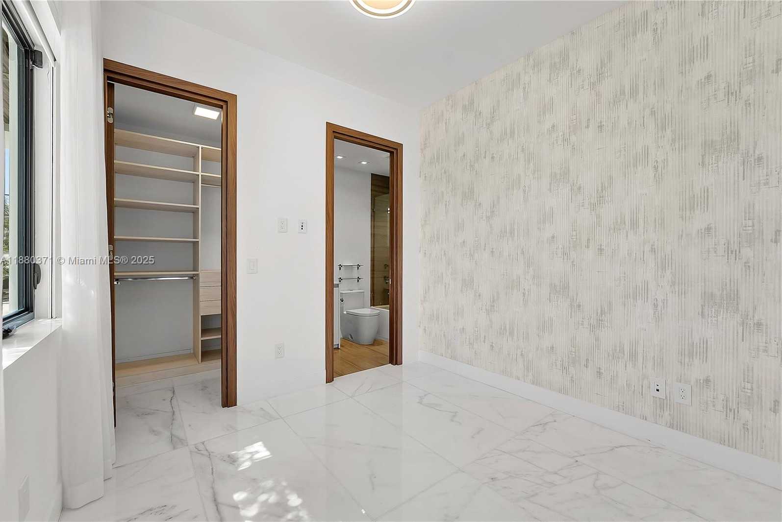 Small Image of 1311 STILLWATER DR, Miami Beach Number 13