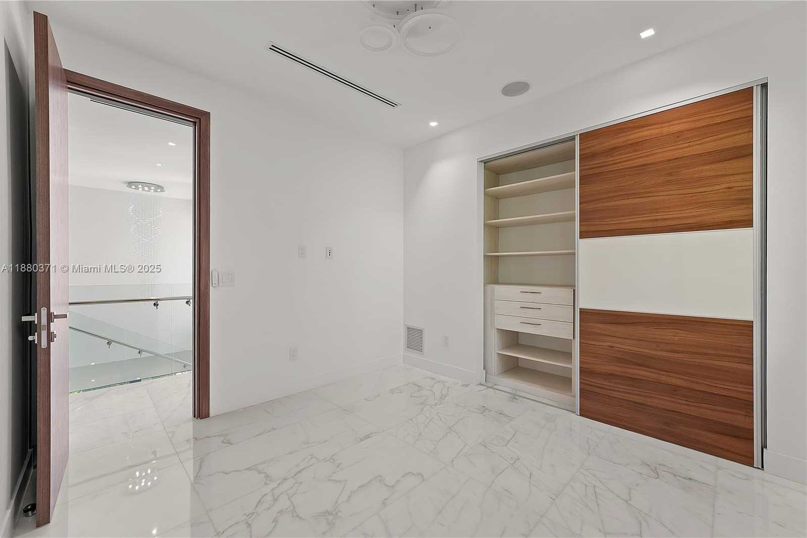 Small Image of 1311 STILLWATER DR, Miami Beach Number 15