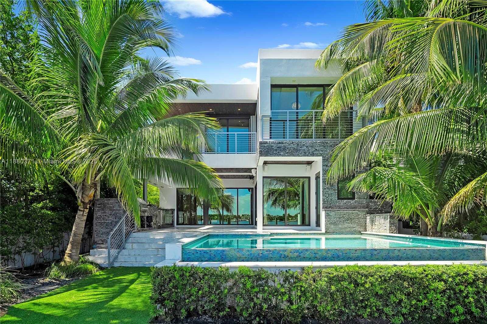 Small Image of 1311 STILLWATER DR, Miami Beach Number 19