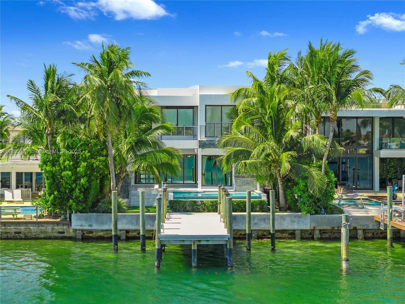 Small Image of 1311 STILLWATER DR, Miami Beach Number 2