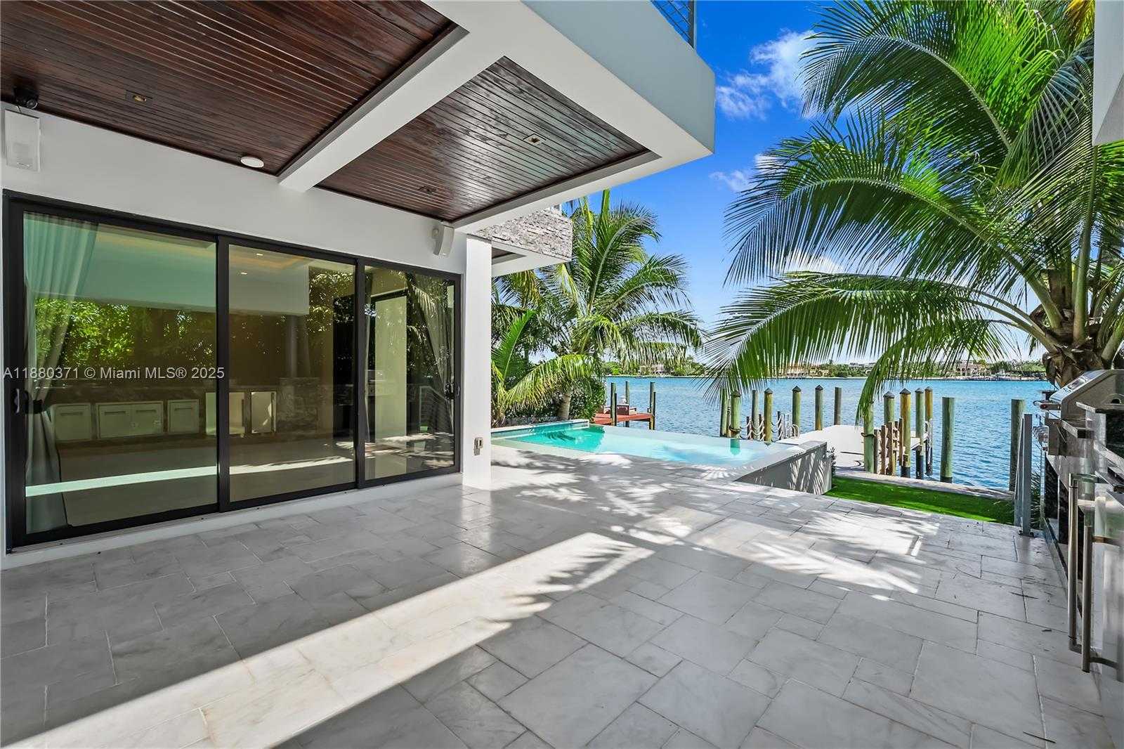 Small Image of 1311 STILLWATER DR, Miami Beach Number 39