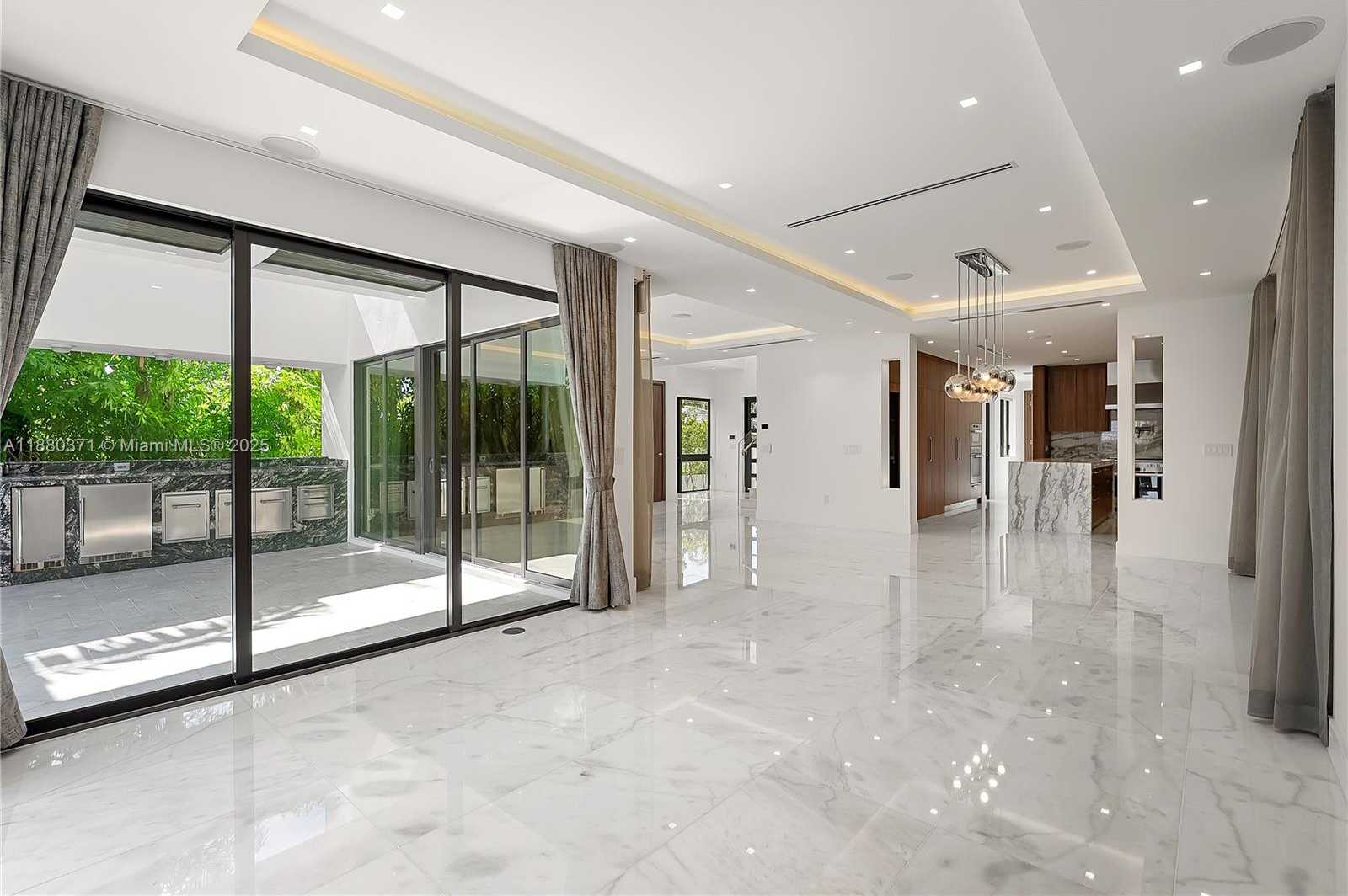 Small Image of 1311 STILLWATER DR, Miami Beach Number 7