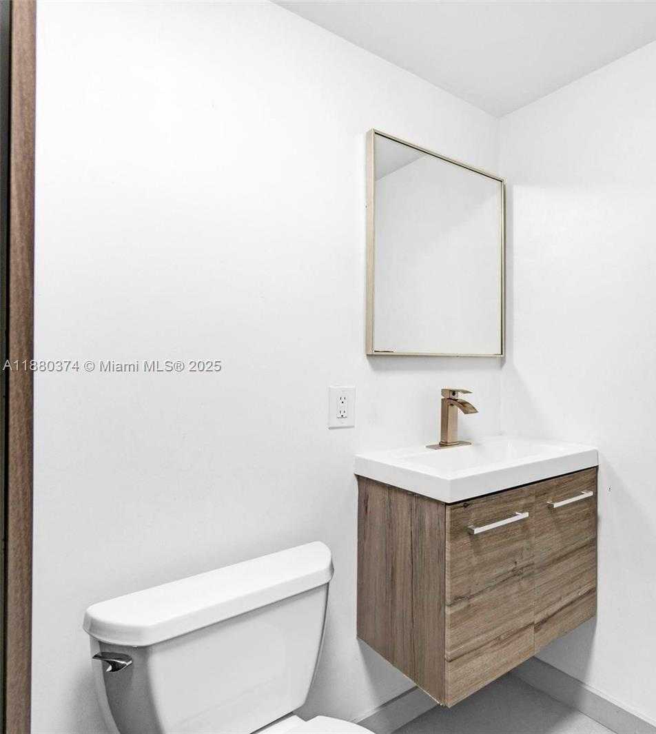Small Image of 570 SOUTH WEST 45TH AVE, Miami Number 23