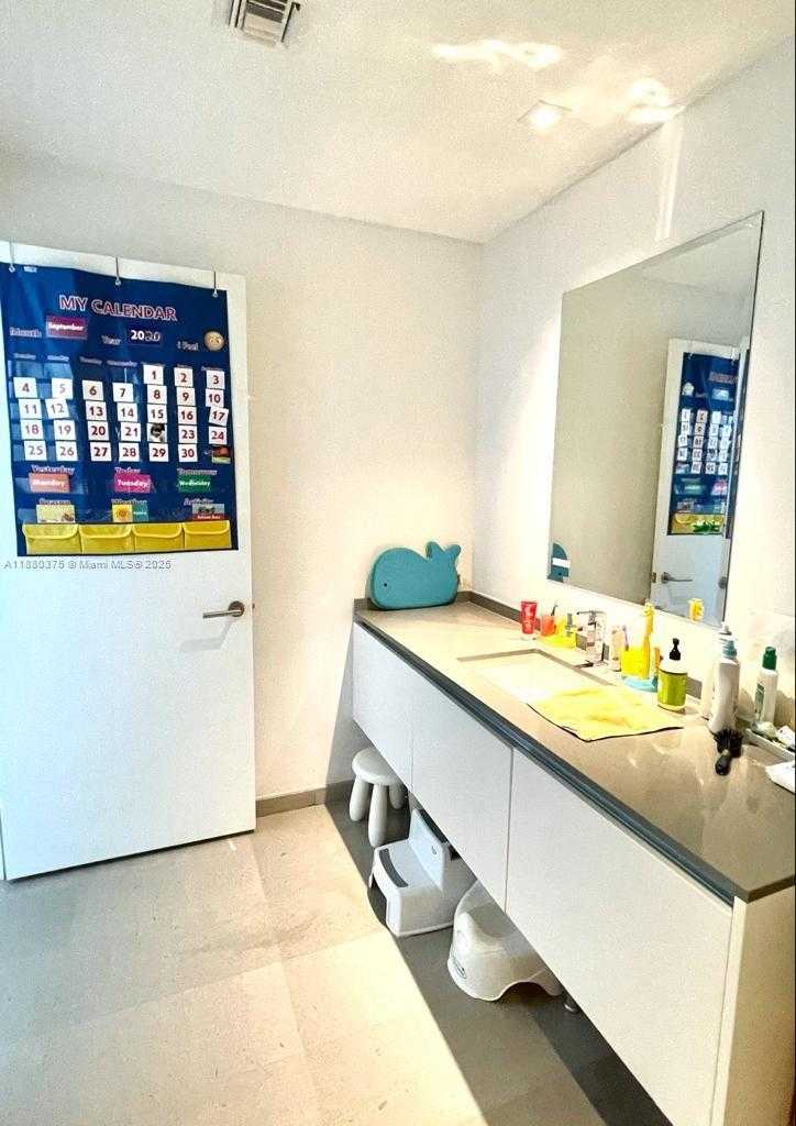 Small Image of 68 SOUTH EAST 6TH ST #2303, Miami Number 21